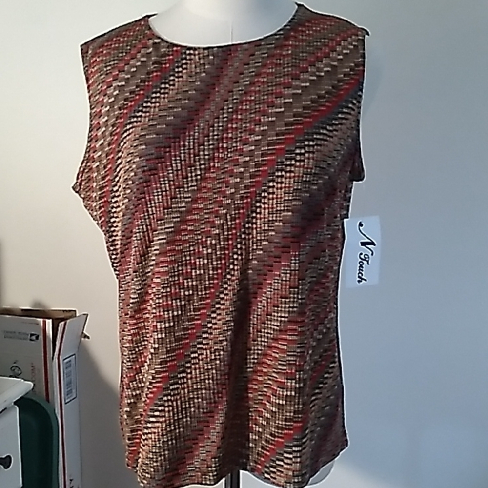 N Touch travel easy sleeveless blouse nwt